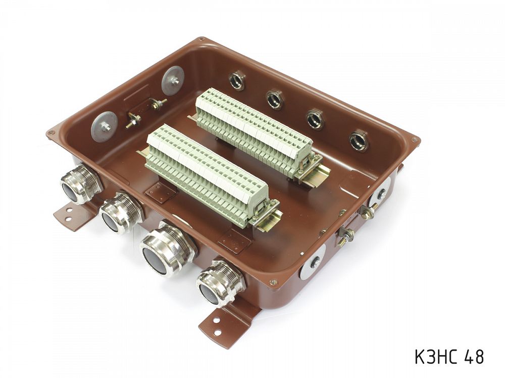 КЗНС-48 УХЛ 1,5 IP65 латунный ввод (zeta30350), клеммная коробка с наборными зажимами